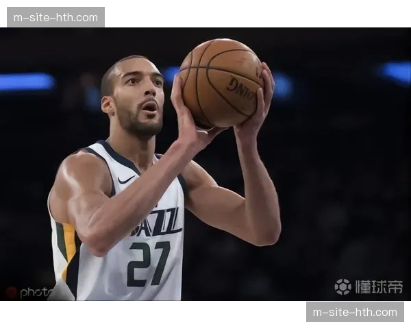 巴黎边后卫压上幅度过大 身后空档成防守反击主要目标